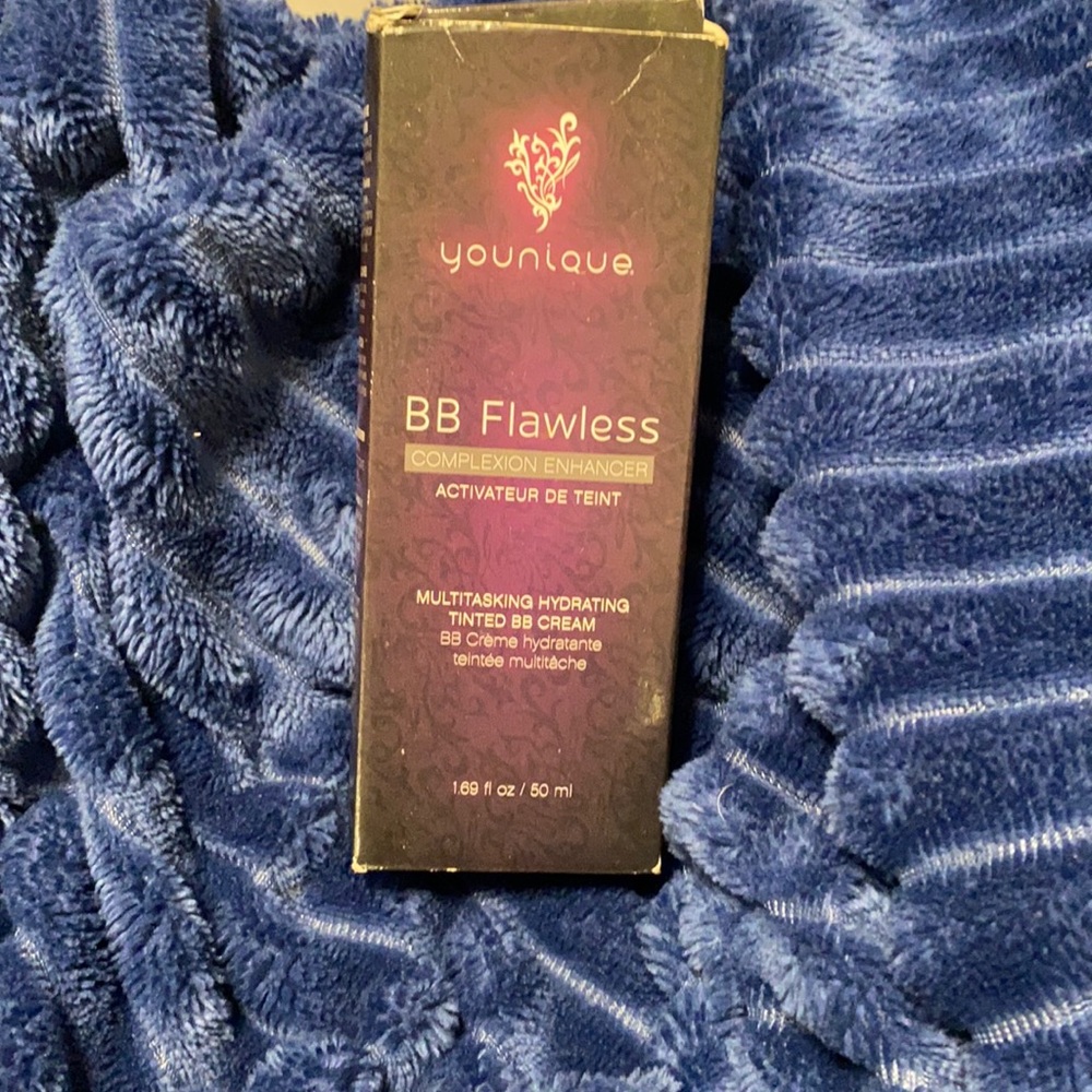 YOUNIQUE BB CREAM